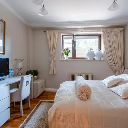 Wilanow Guest house *